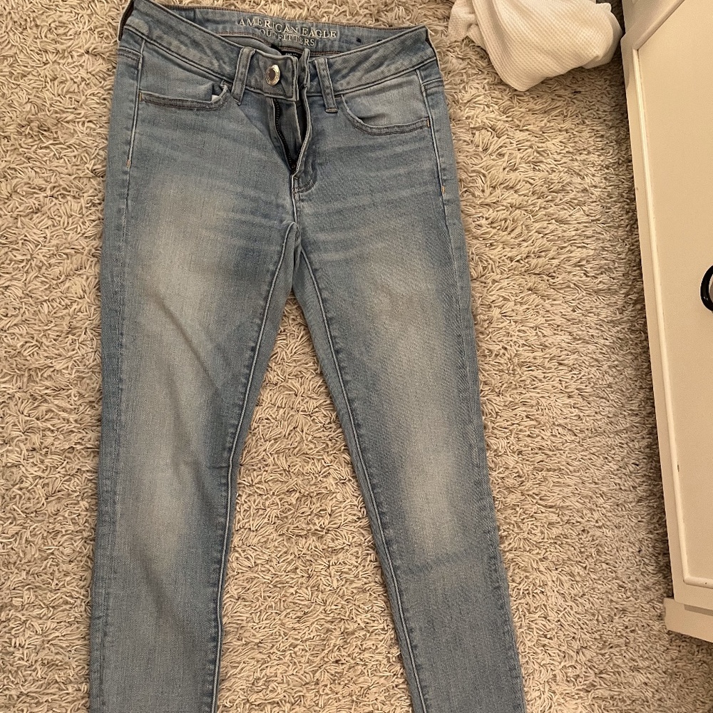 American Eagle Light Wash Skinny Jeans